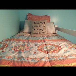 SOLD SOLD SOLD Twin comforter set